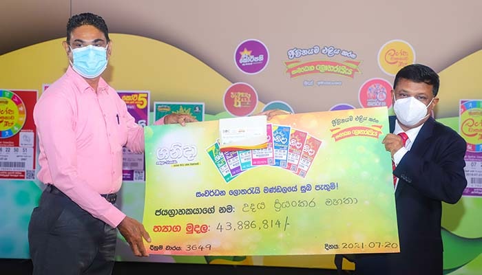 Super Jackpot winner of Shanida received winning cheque from DLB